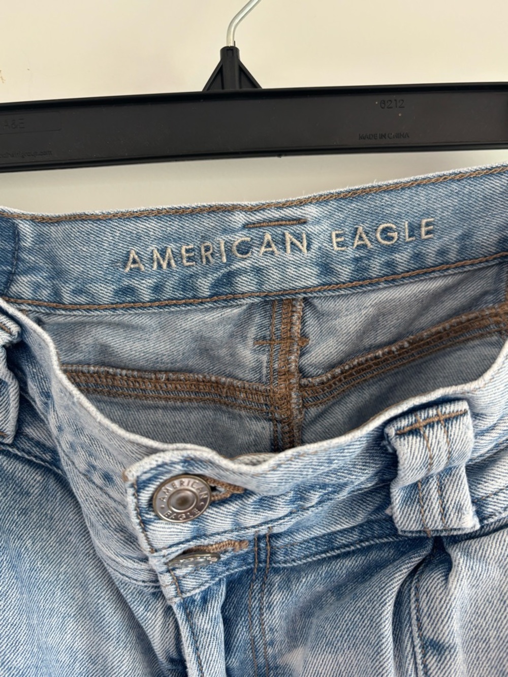 American Eagle Outfitters Light Blue Mom Jeans - Picture 4 of 7